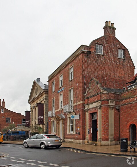 2 The Square, Abingdon à louer - Photo de l’immeuble – Image 2 sur 3