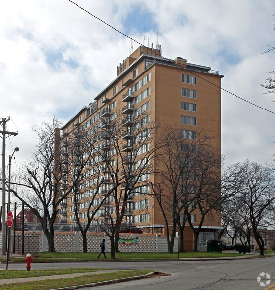 1920 Collingwood Blvd, Toledo, OH à louer - Photo de l’immeuble – Image 2 sur 108