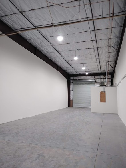 6325 S Pecos Rd, Las Vegas, NV à louer - Photo intérieure – Image 3 sur 5