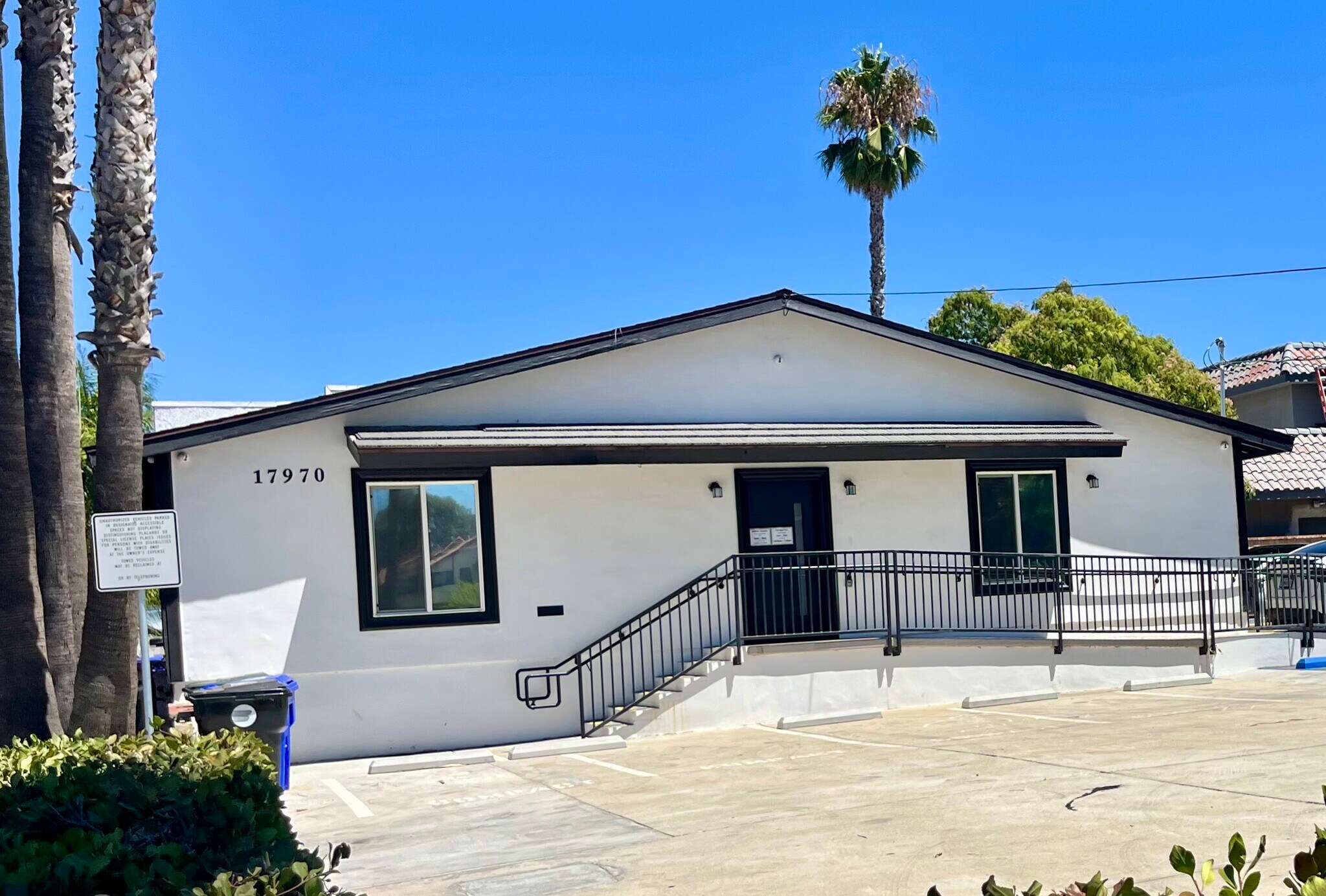 17970 Sierra Hwy, Canyon Country, CA à louer Photo principale– Image 1 sur 17