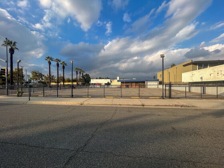 601 N D St, San Bernardino, CA à vendre - Photo de l’immeuble – Image 1 sur 11