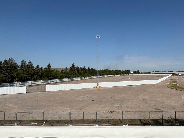 200 E 90th St, Davenport, IA à louer - Photo de l’immeuble – Image 3 sur 3