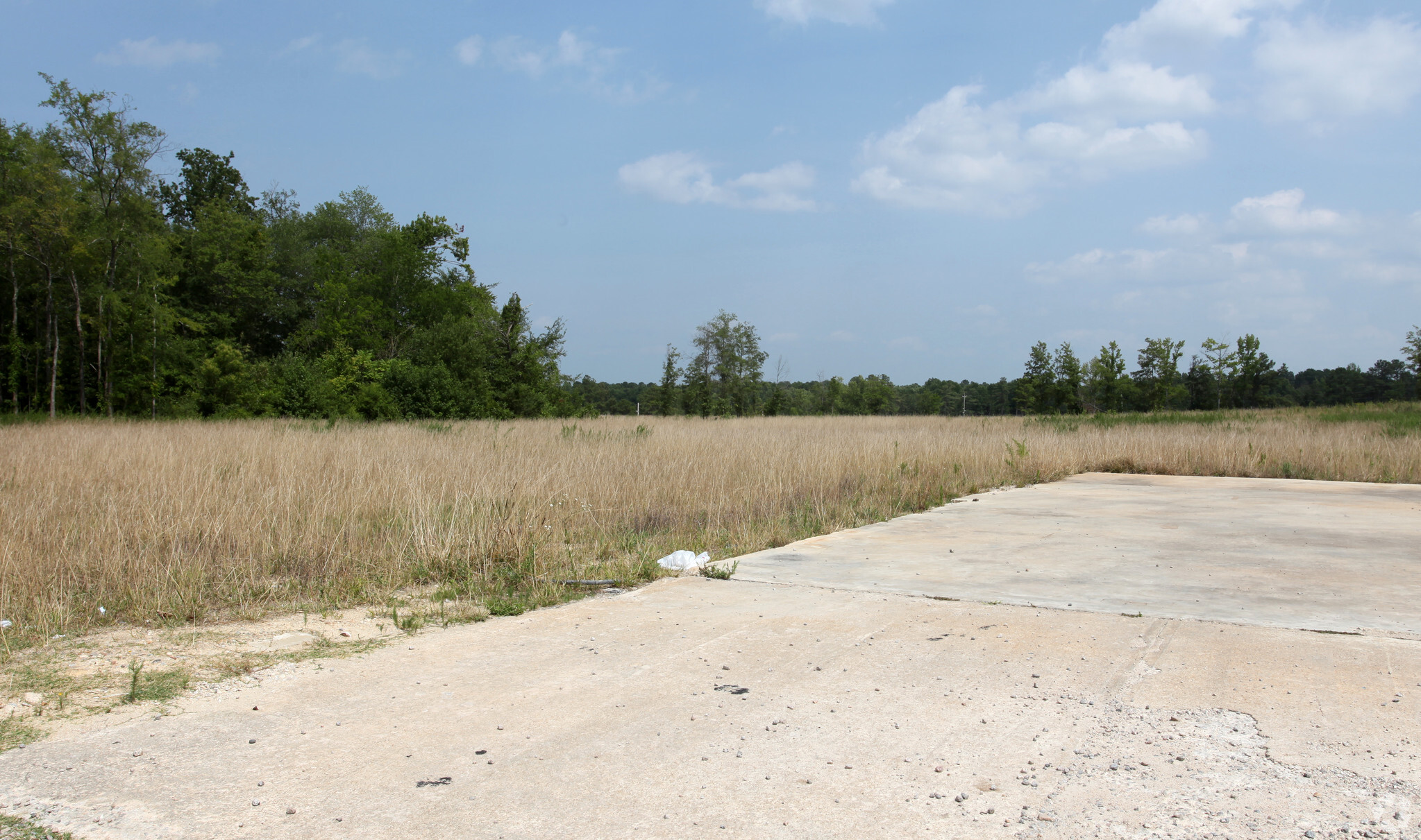 S Bickett Blvd, Louisburg, NC à vendre Photo de l’immeuble– Image 1 sur 5