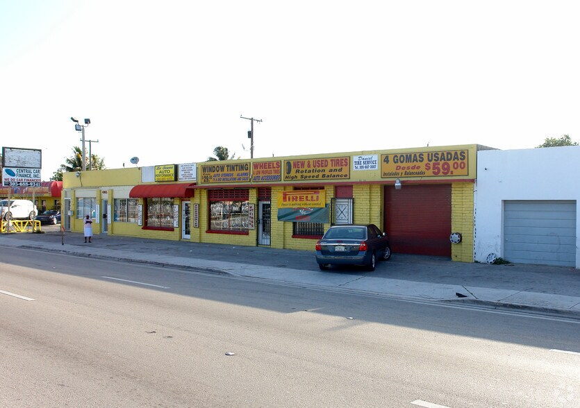 4135-4175 E 8th Ave, Hialeah, FL à louer - Photo de l’immeuble – Image 2 sur 4