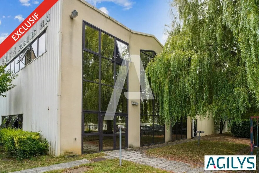 Local d'activités dans Les Ulis à vendre - Photo de l’immeuble – Image 2 sur 12