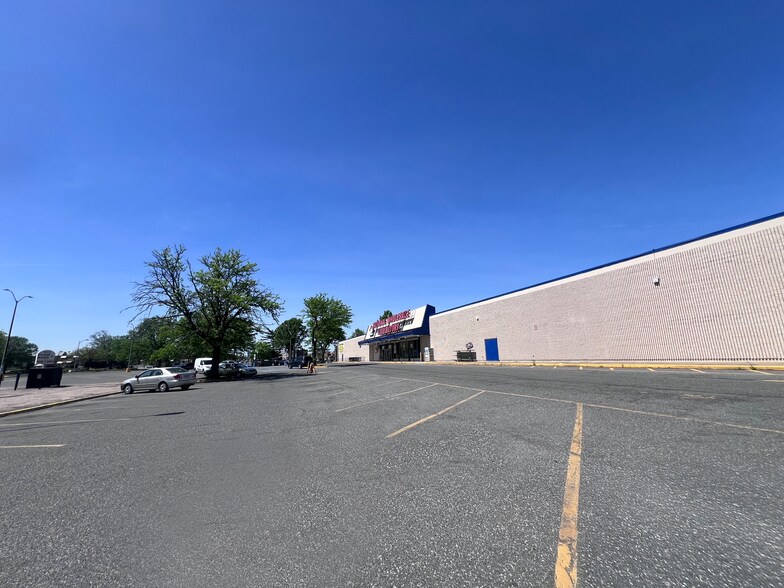 7101 Roosevelt Blvd, Philadelphia, PA à louer - Photo de l’immeuble – Image 3 sur 12