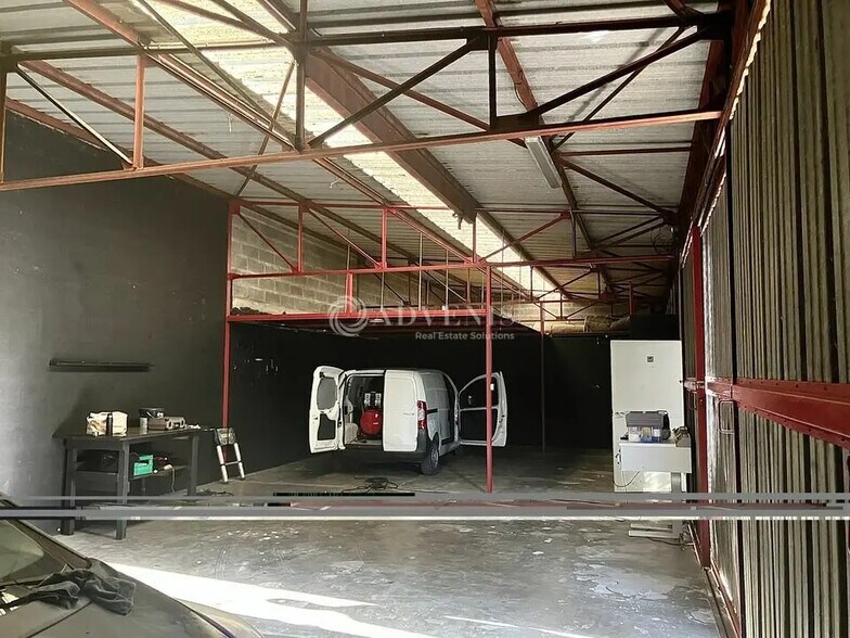 Local d’activités dans Saint-Doulchard à louer - Photo intérieure – Image 1 sur 3