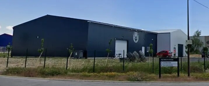Local d’activités dans Châlons-en-Champagne à louer - Photo de l’immeuble – Image 1 sur 1