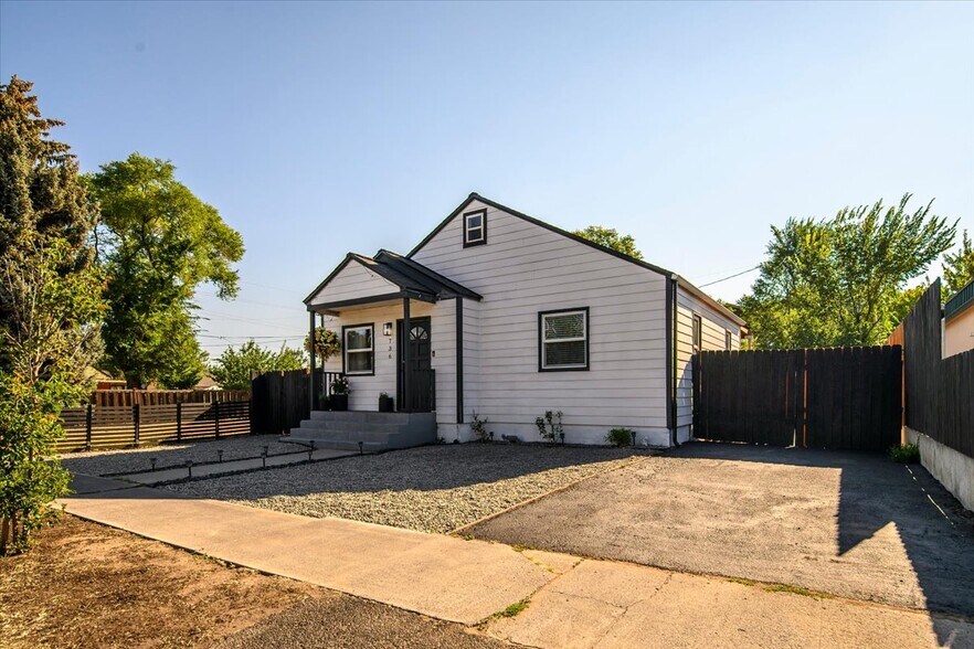 736 SW 10th St, Redmond, OR à vendre - Photo de l’immeuble – Image 3 sur 33