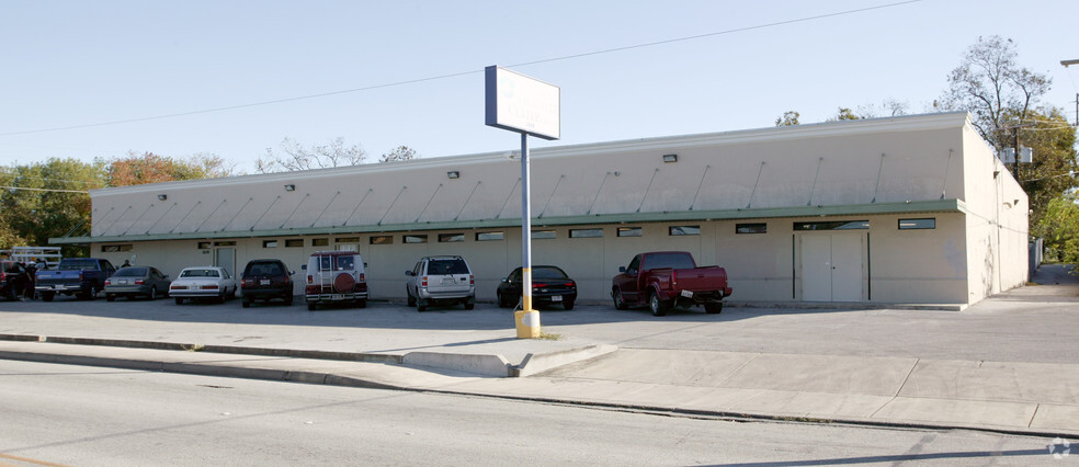 1608 S New Braunfels Ave, San Antonio, TX à louer - Photo de l’immeuble – Image 2 sur 3