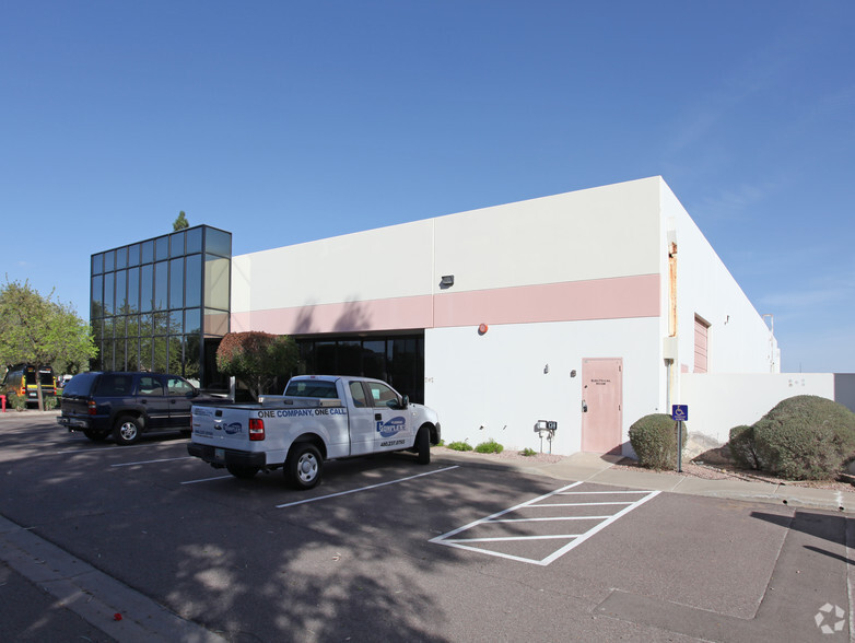 145 E Comstock Dr, Chandler, AZ à louer - Photo de l’immeuble – Image 2 sur 2