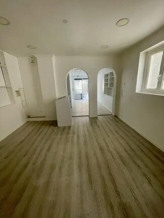 Plus de détails pour Local commercial à louer