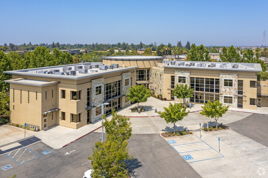 7600-7604 N Palm Ave, Fresno, CA à louer - Photo de l’immeuble – Image 1 sur 4