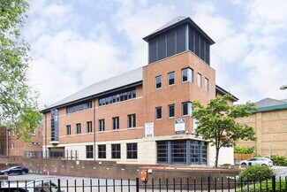 Plus de détails pour Clarendon Rd, Redhill - Bureau à louer