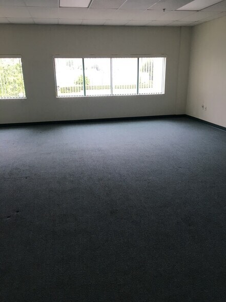 3100 E Cedar St, Ontario, CA à louer - Photo de l’immeuble – Image 3 sur 9