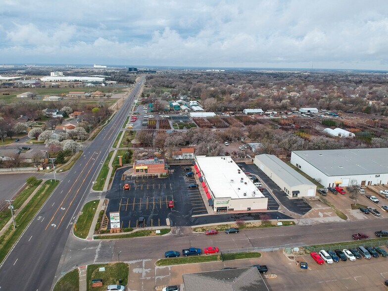 6254 E 37th St N, Bel Aire, KS à louer - Photo principale – Image 1 sur 1