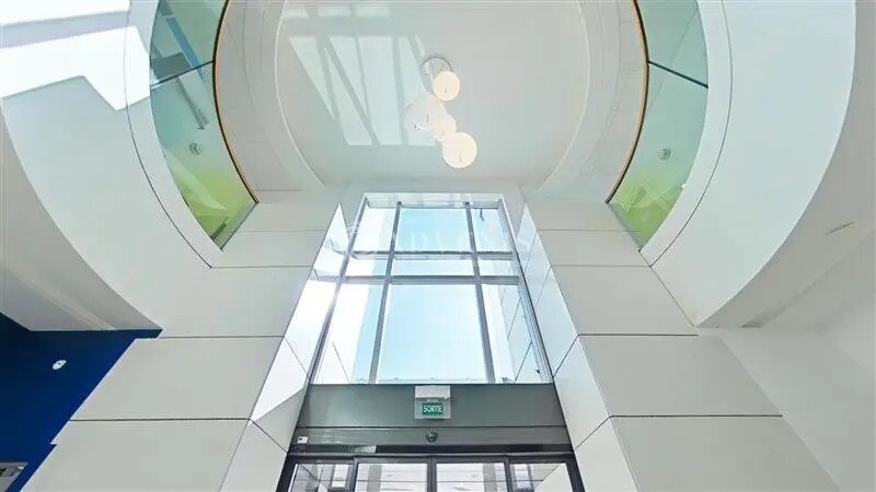 Bureau dans Villepinte à louer - Hall d’entrée – Image 3 sur 9