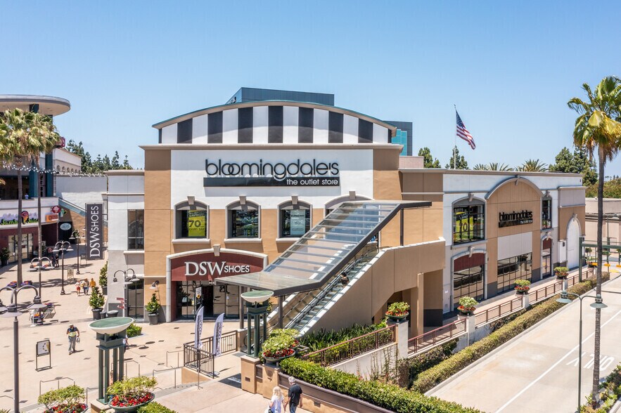 901 S South Coast Dr, Costa Mesa, CA à louer - Photo principale – Image 1 sur 7