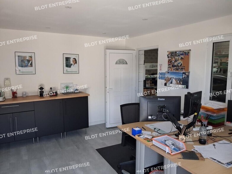 Bureau dans Caudan à louer - Photo de l’immeuble – Image 3 sur 10