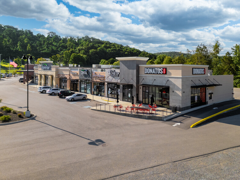 6736 Malone Creek Dr, Knoxville, TN à louer - Photo de l’immeuble – Image 3 sur 5