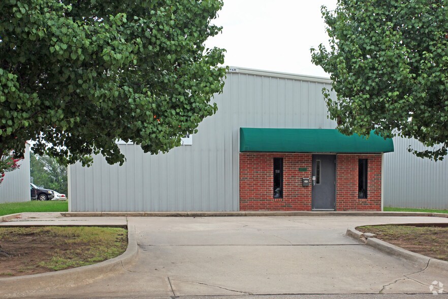 1013 N University Blvd, Norman, OK à louer - Photo de l’immeuble – Image 2 sur 2