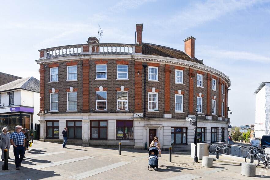 1 Bridge St, Leatherhead à louer - Photo principale – Image 1 sur 2