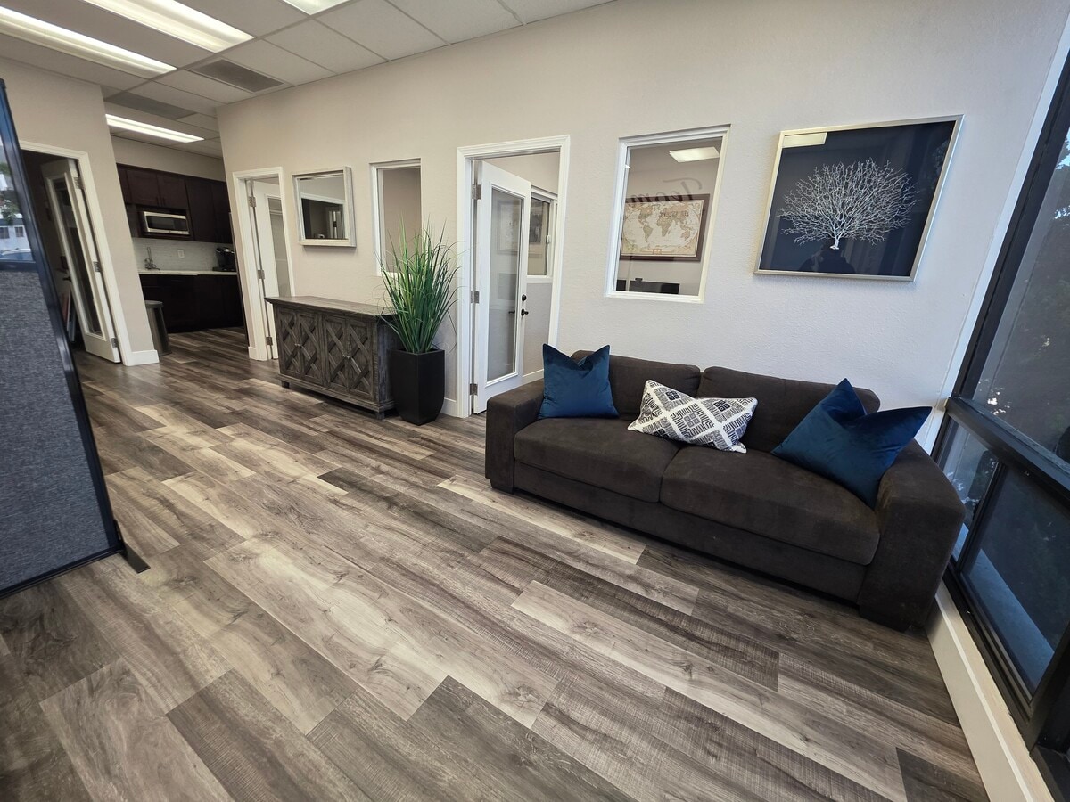 5959 Mission Gorge Rd, San Diego, CA 92120 - Lot 206 -  - Photo intérieure - Image 1 of 15