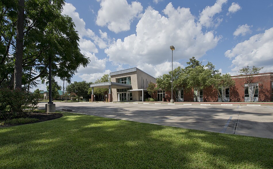 411 Lantern Bend Dr, Houston, TX à louer - Photo de l’immeuble – Image 1 sur 37
