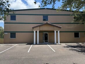 13513 Prestige Pl, Tampa, FL à louer Photo de l’immeuble– Image 1 sur 12