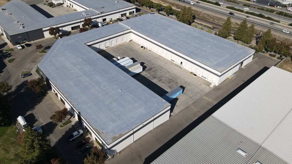1990 Rockefeller Dr, Ceres, CA à louer - Photo de l’immeuble – Image 3 sur 5