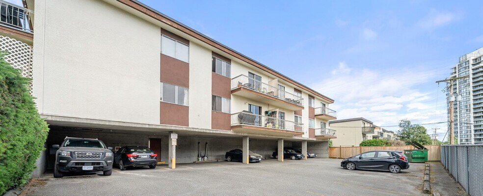 7030 Hall Ave, Burnaby, BC à vendre - Photo de l’immeuble – Image 2 sur 9