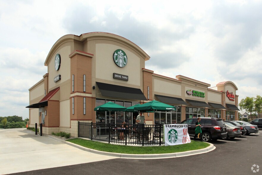 1831 Blankenbaker Pky, Louisville, KY à louer - Photo de l’immeuble – Image 3 sur 8