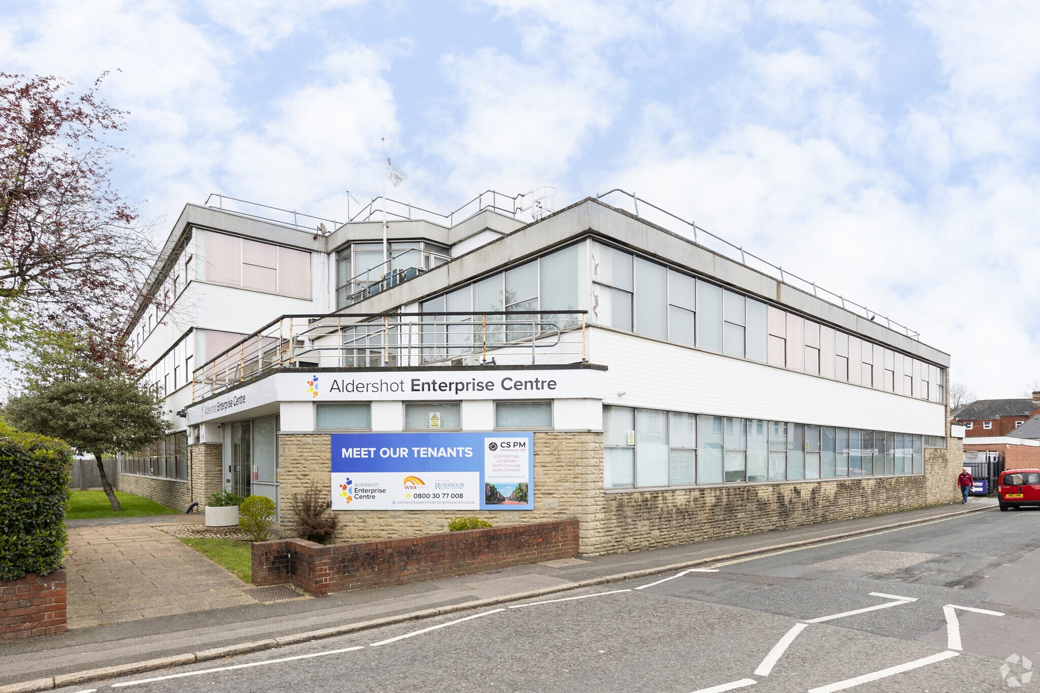 14-43 Victoria Rd, Aldershot à louer Photo principale– Image 1 sur 3