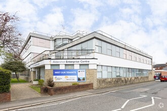 14-43 Victoria Rd, Aldershot à louer Photo principale– Image 1 sur 2