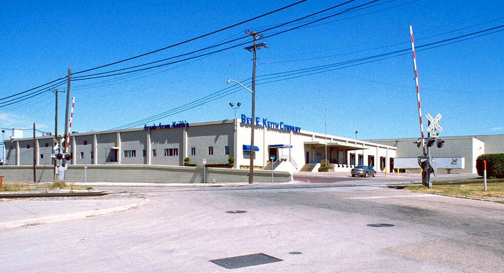 600 E 9th St, Fort Worth, TX à louer - Photo de l’immeuble – Image 3 sur 8