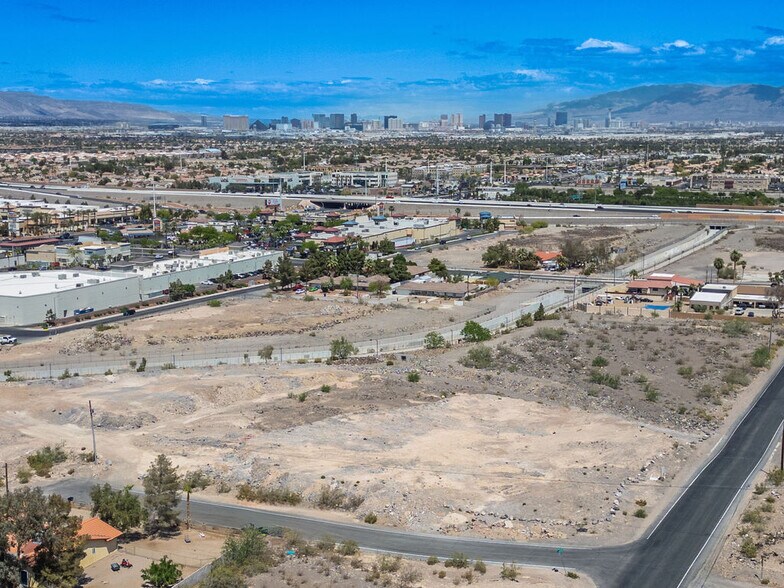 Goldhill Rd, Henderson, NV à vendre - Photo de l’immeuble – Image 3 sur 7