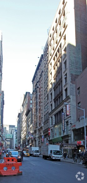 10 W 33rd St, New York, NY à louer - Photo de l’immeuble – Image 3 sur 11