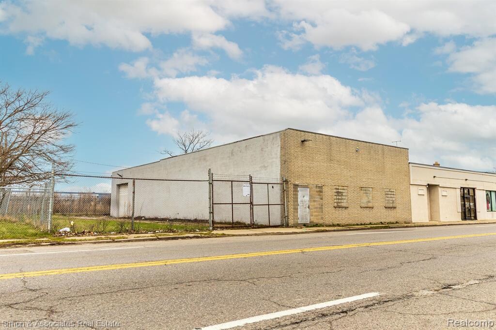 18090 Mount Elliott St, Detroit, MI à vendre Photo de l’immeuble– Image 1 sur 19