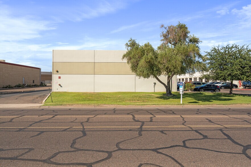 2346 E University Dr, Phoenix, AZ à vendre - Photo de l’immeuble – Image 3 sur 13