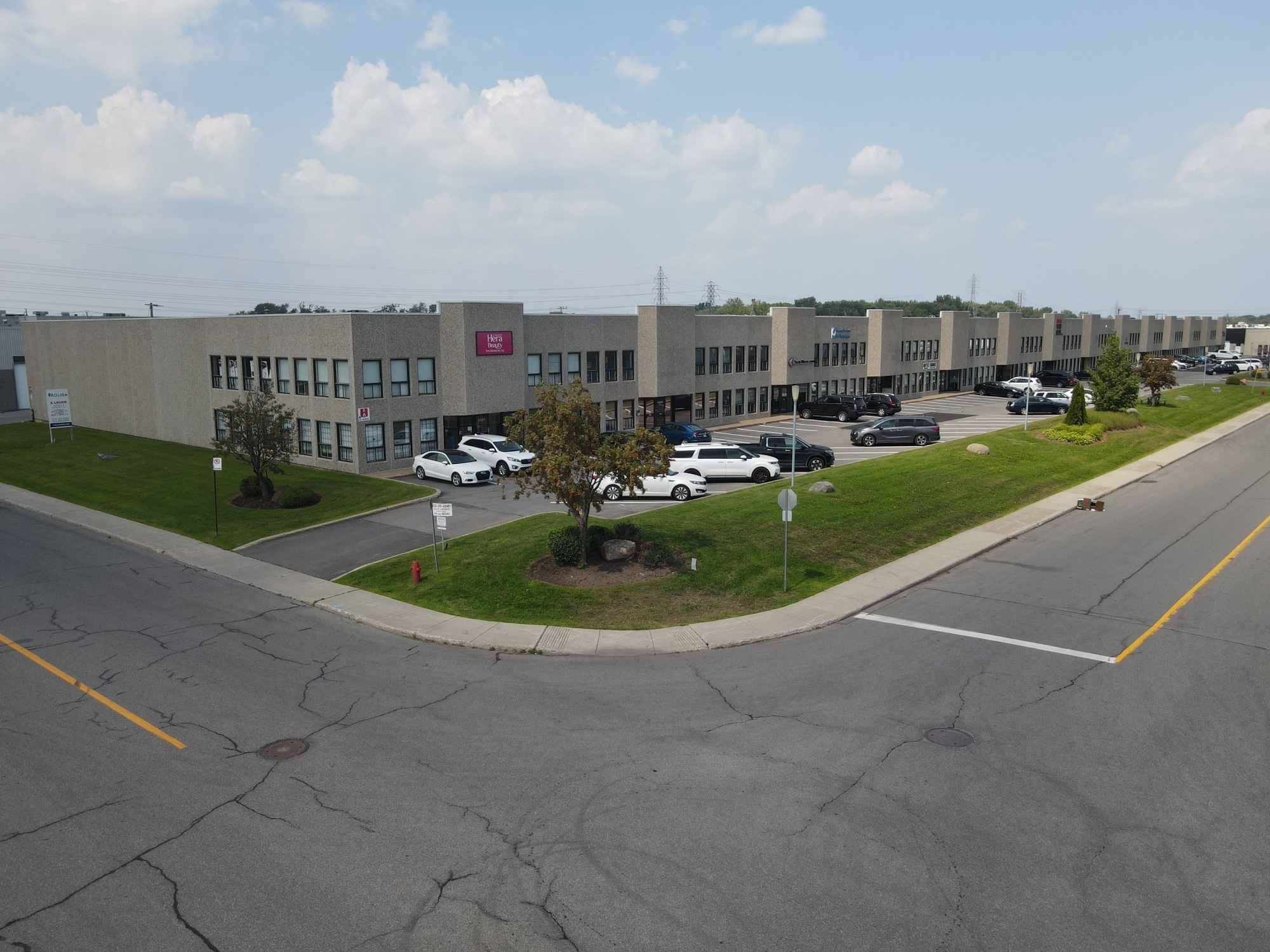 3539-3591 Rue Ashby, Saint-Laurent, QC à louer Photo principale– Image 1 sur 4