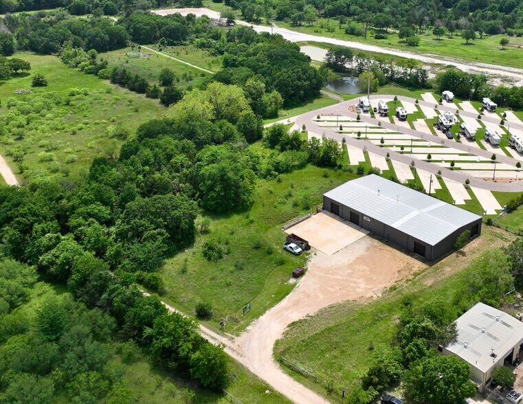 147 Marino Rd, Bryan, TX à vendre - Photo de l’immeuble – Image 2 sur 13