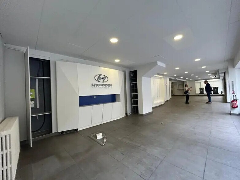 Local commercial dans Paris à louer - Hall d’entrée – Image 2 sur 6