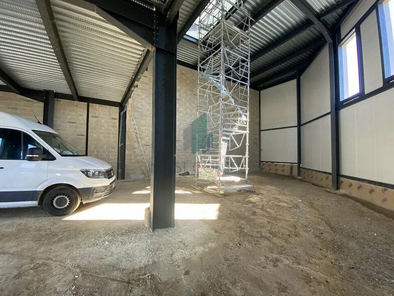 Local d'activités dans Groslay à vendre - Photo de l’immeuble – Image 2 sur 9