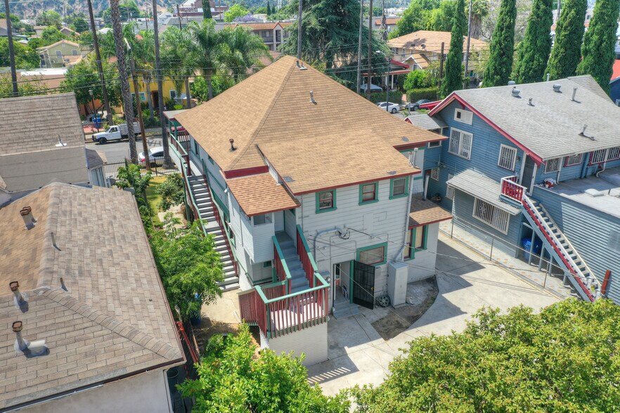 5323 Monte Vista St, Los Angeles, CA à vendre - Photo de l’immeuble – Image 3 sur 30