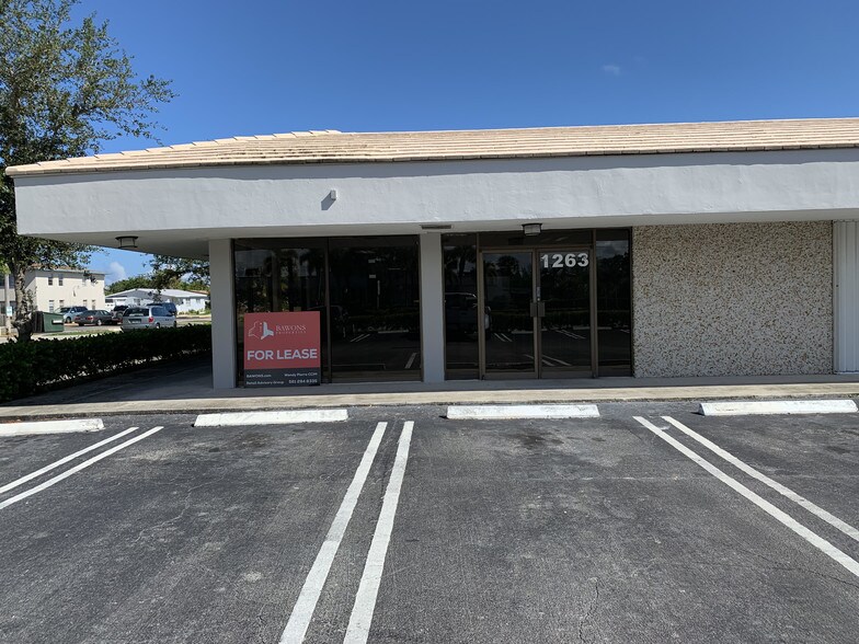 1249-1263 10th St, Lake Park, FL à louer - Photo de l’immeuble – Image 3 sur 17