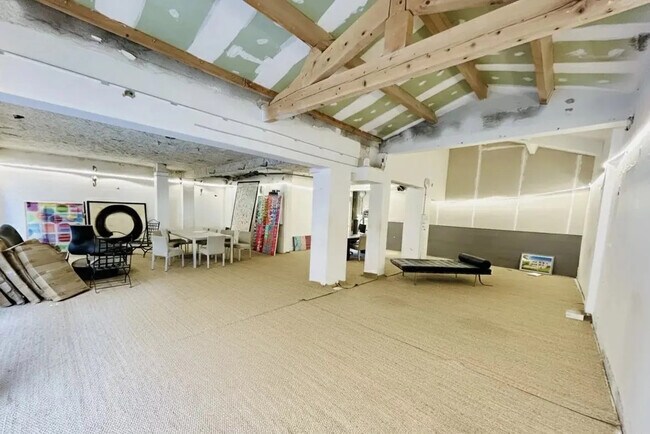 Plus de détails pour Local commercial à vendre