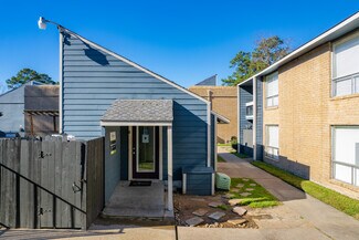 Plus de détails pour 311 Gladstell St, Conroe, TX - Logement à vendre