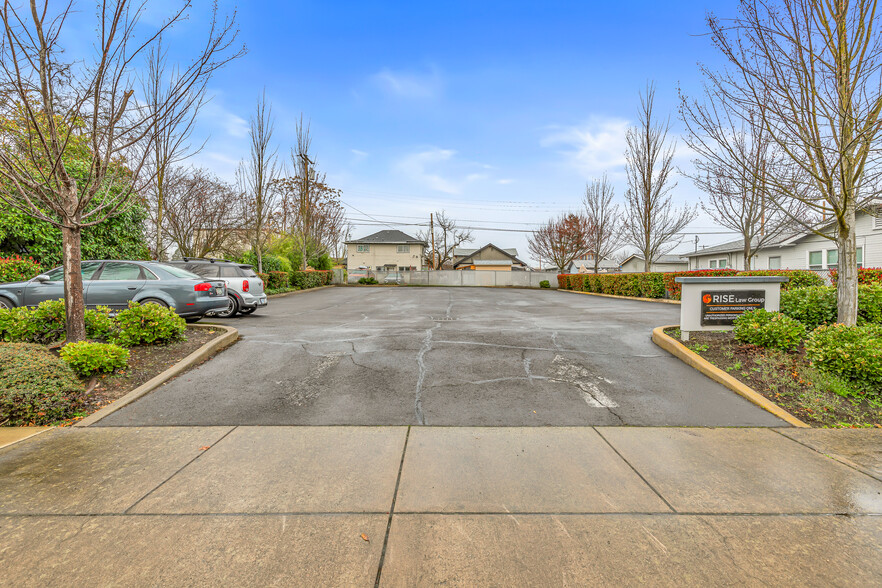 20 Newtown st, Medford, OR à vendre - Photo principale – Image 1 sur 1