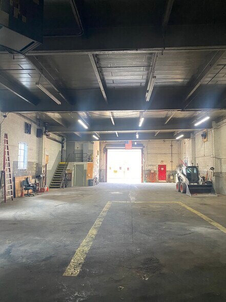 15011 Guinzberg Rd, Jamaica, NY à louer - Photo de l’immeuble – Image 3 sur 11