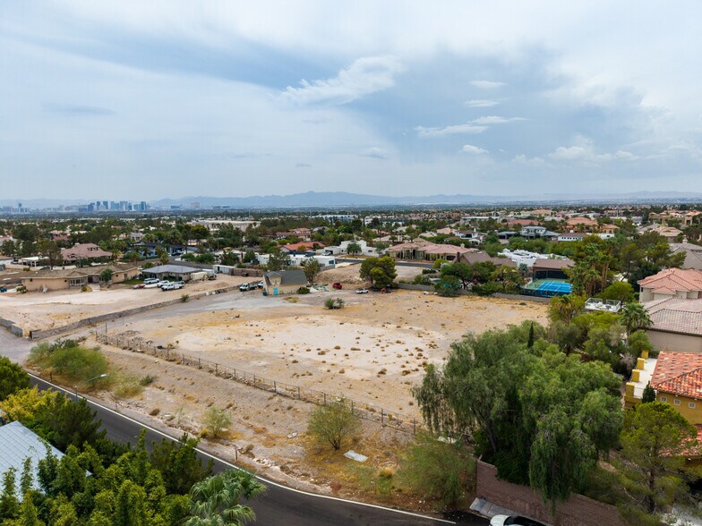 2050 S Tomsik St, Las Vegas, NV à vendre - Photo de l’immeuble – Image 2 sur 24